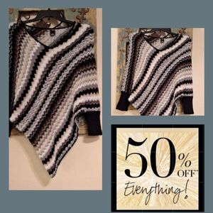 New Directions Black and Cream Chevron Poncho. Excellent Condition Size Small